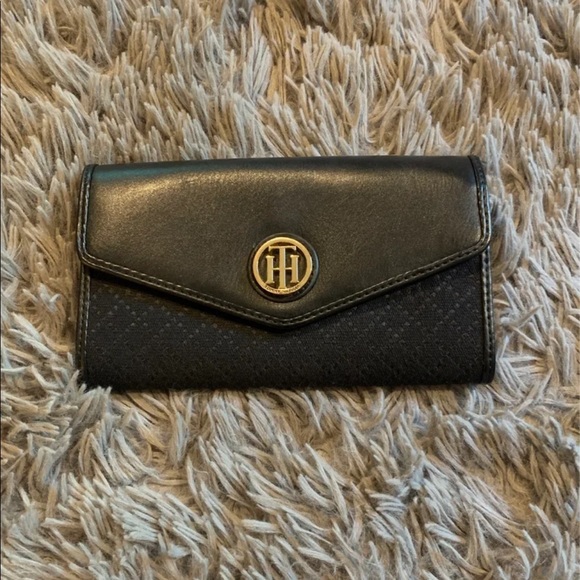 Tommy Hilfiger Handbags - Tommy Hilfiger TH FLAP WALLET